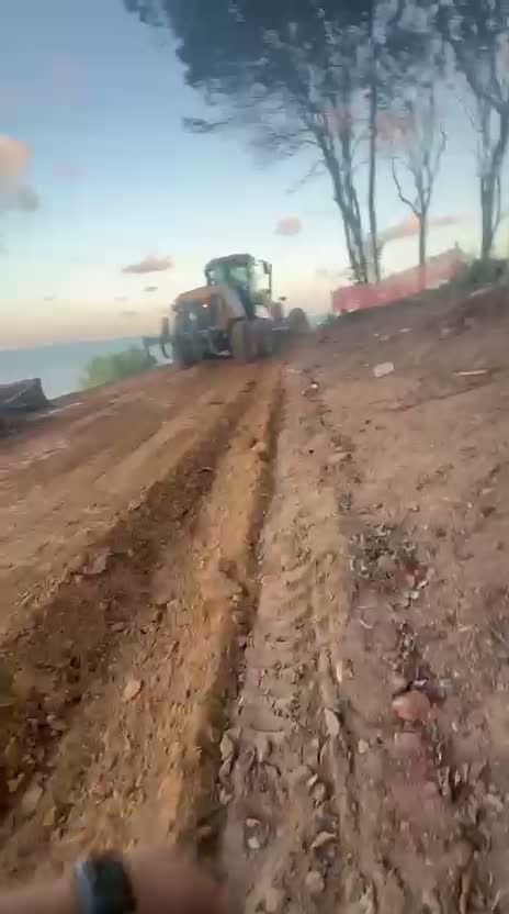 Máquina em movimentação de solo